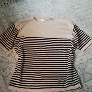 5 for $25. Knit short sleeve tee. Size M.